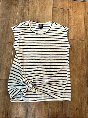 Babeau Striped Knot-Hem Tank in White & Black Size Small